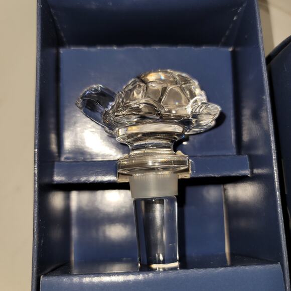 Towle Austria Full Lead Crystal TURTLE Wine Bottle Decanter Stopper flared NIB - Picture 3 of 5